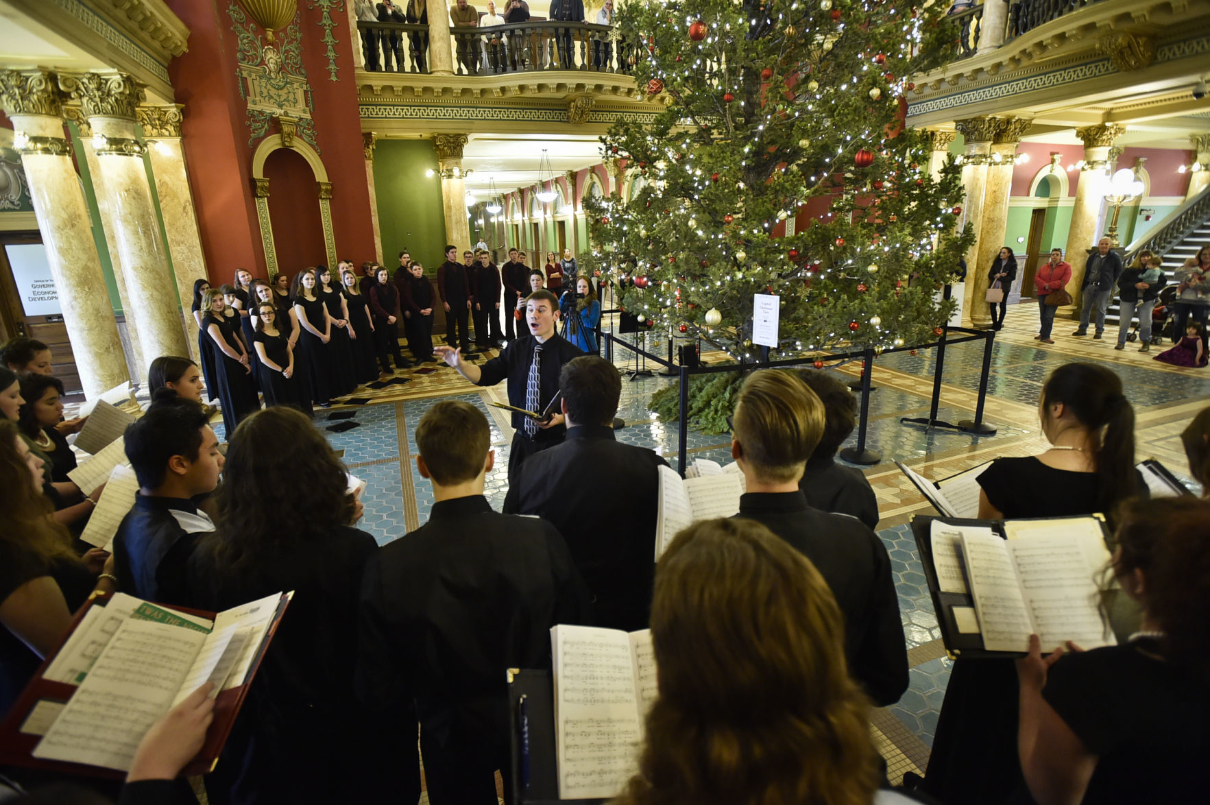 Crosstown choir croons Christmas classics at the Capitol